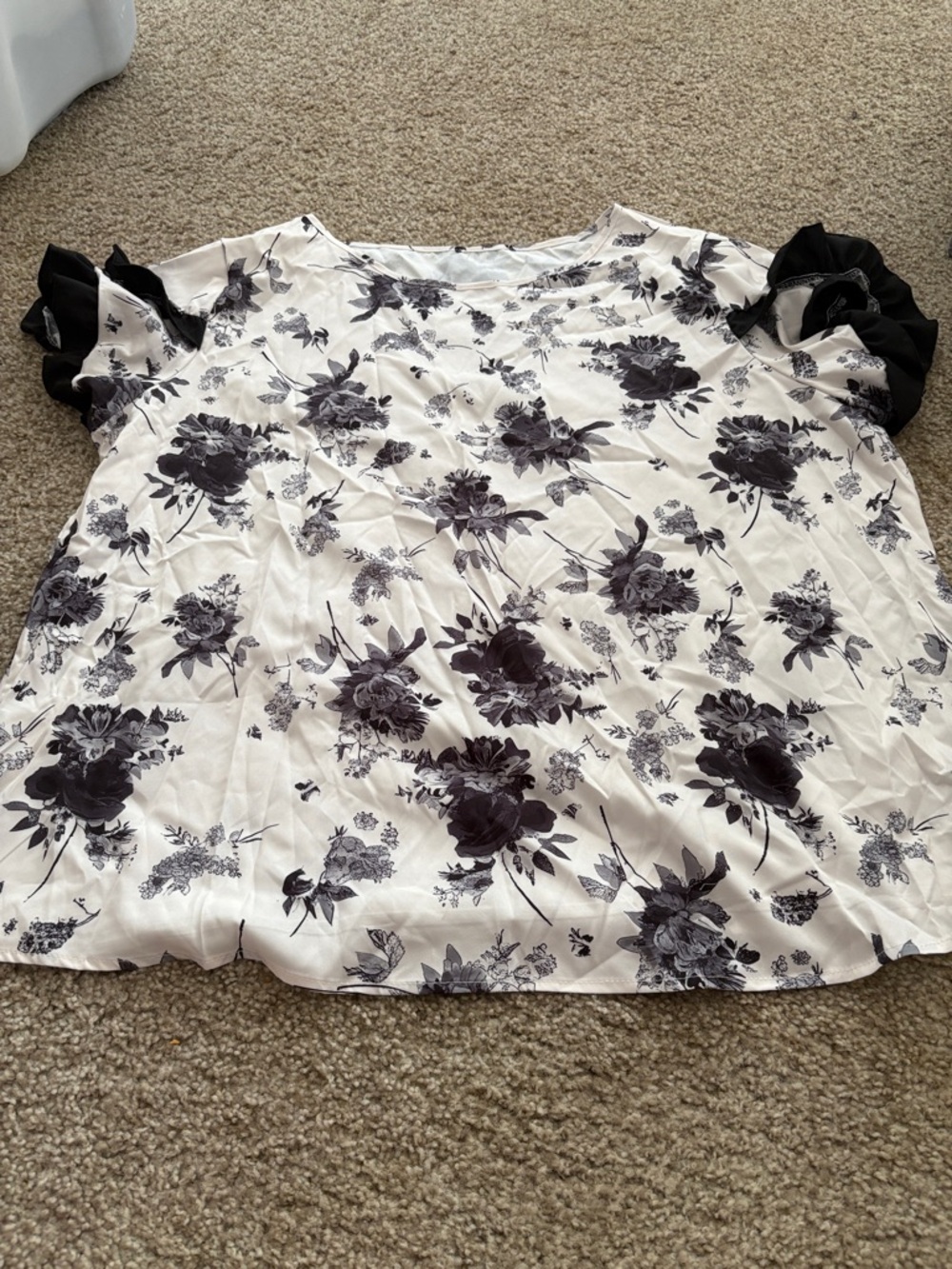 Women's Black & White Floral Ruffle Sleeve Top